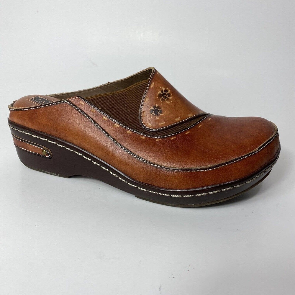 L’artiste Chino Clogs Camel Brown Leather sz 38 7.5-8 Slip On Comfort NWOT